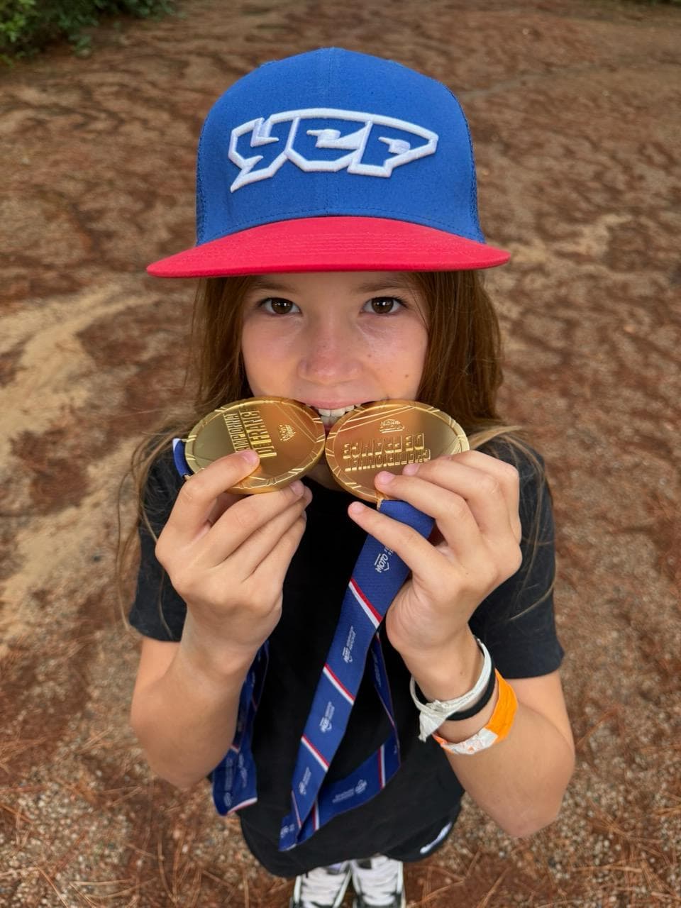 Emy Ochalek croque ses deux médailles d'or du championnat de France